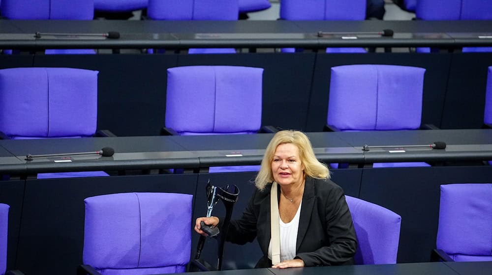 Innenministerin Nancy Faeser (SPD) sprach in einer Videokonferenz mit den Ressortchefs.  / Foto: Kay Nietfeld/dpa