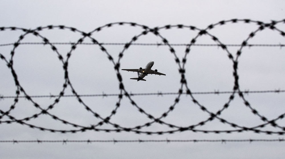 Von Frankfurt aus wurde ein straffällig gewordener abgelehnter Asylbewerber aus Marokko in sein Heimatland geflogen (Symbolfoto). / Foto: Julian Stratenschulte/dpa