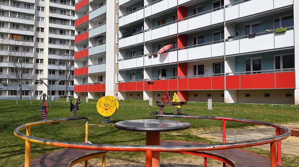 Groß gegen Klein? Mit Wohnungstausch tun sich ältere Mieter oft schwer, sie hängen an ihrem gewohnten Umfeld (Symbolfoto). / Foto: Martin Schutt/dpa-Zentralbild/dpa