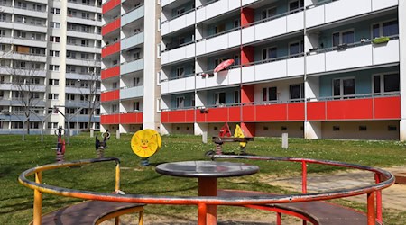 Groß gegen Klein? Mit Wohnungstausch tun sich ältere Mieter oft schwer, sie hängen an ihrem gewohnten Umfeld (Symbolfoto). / Foto: Martin Schutt/dpa-Zentralbild/dpa