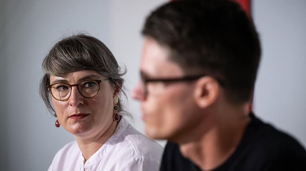 Die beiden Linke-Landesvorsitzenden Ulrike Grosse-Röthig und Christian Schaft schlossen Wechselgedanken einzelner Abgeordneter in den Tagen nach der Landtagswahl aus. / Foto: Hannes P. Albert/dpa