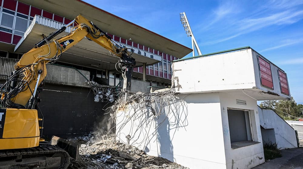 Der Abriss des Stadions ist umstritten. / Foto: Jens Kalaene/dpa