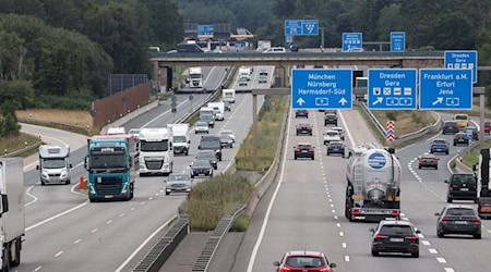 Mehr als jeder Zweite besitzt in Thüringen ein Auto. (Symbolbild) / Foto: Bodo Schackow/dpa