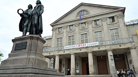 Das Deutsche Nationaltheater Weimar steht vor einer umfassenden, mehrjährigen Sanierung. (Archivbild) / Foto: Martin Schutt/dpa