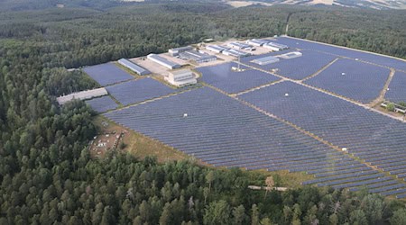 Flächen für neue Solaranlagen in Thüringen gesucht   / Foto: Bodo Schackow/dpa