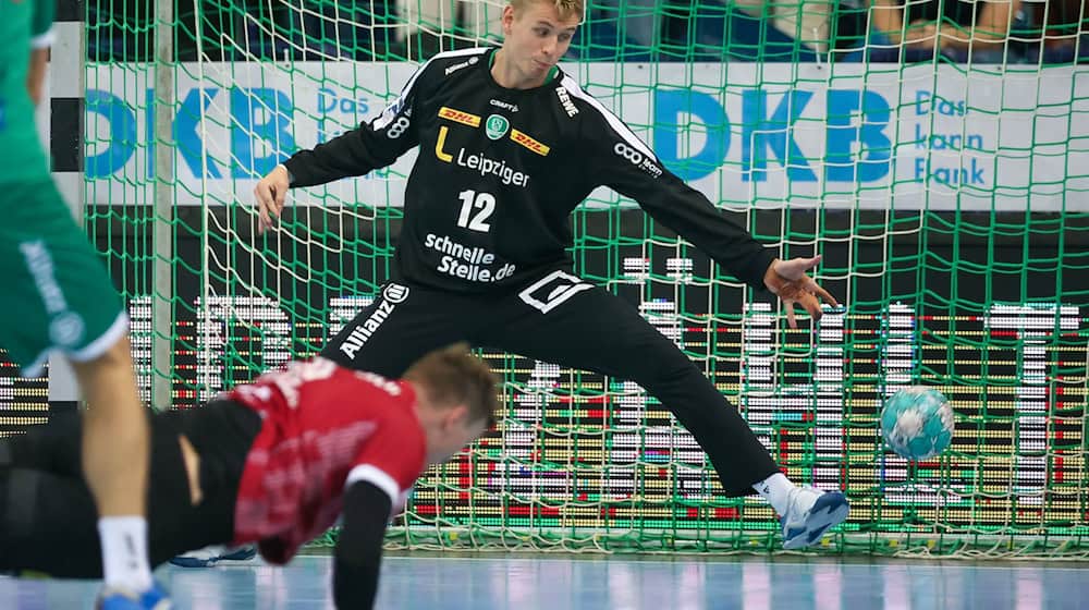 Handball-Bundesligist SC DHfK Leipzig musste im Auswärtsspiel beim TBV Lemgo Lippe die zweite Saisonniederlage hinnehmen. Auch Torhüter Kristian Saeveras konnte das nicht verhindern.  / Foto: Jan Woitas/dpa