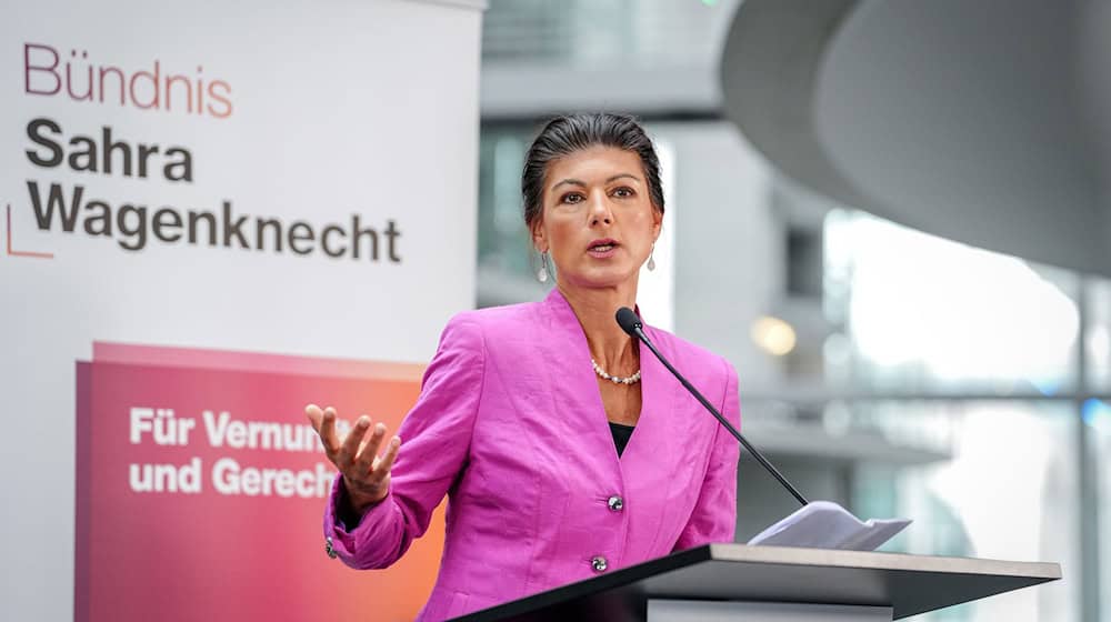 Die BSW-Chefin Sahra Wagenknecht kritisiert die jüngste Bundestagsrede von CDU-Chef Friedrich Merz zur Ukraine-Politik scharf. (Archivbild) / Foto: Kay Nietfeld/dpa