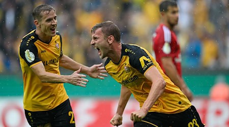 Christoph Daferner (r.) erzielte den letzten Dresdner Treffer im Testspiel gegen Erfurt. / Foto: Robert Michael/dpa