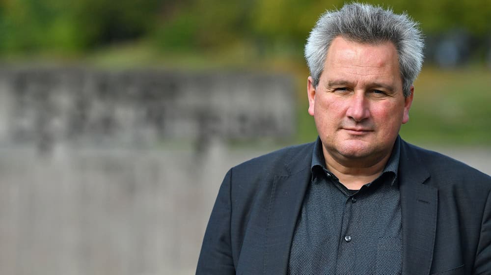 Buchenwald-Gedenkstättenleiter Jens-Christian Wagner wandte sich vor der Landtagswahl mit einem Brief an Thüringer Wählerinnen und Wähler.  (Archivbild) / Foto: Martin Schutt/dpa