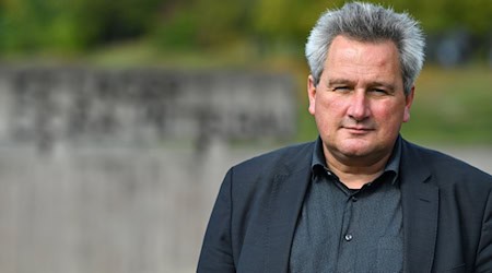 Buchenwald-Gedenkstättenleiter Jens-Christian Wagner wandte sich vor der Landtagswahl mit einem Brief an Thüringer Wählerinnen und Wähler.  (Archivbild) / Foto: Martin Schutt/dpa