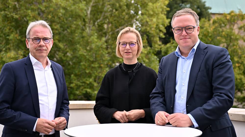 Die Spitzen von CDU, BSW und SPD in Thüringen streben eine gemeinsame Regierung an. (Archivbild) / Foto: Martin Schutt/dpa