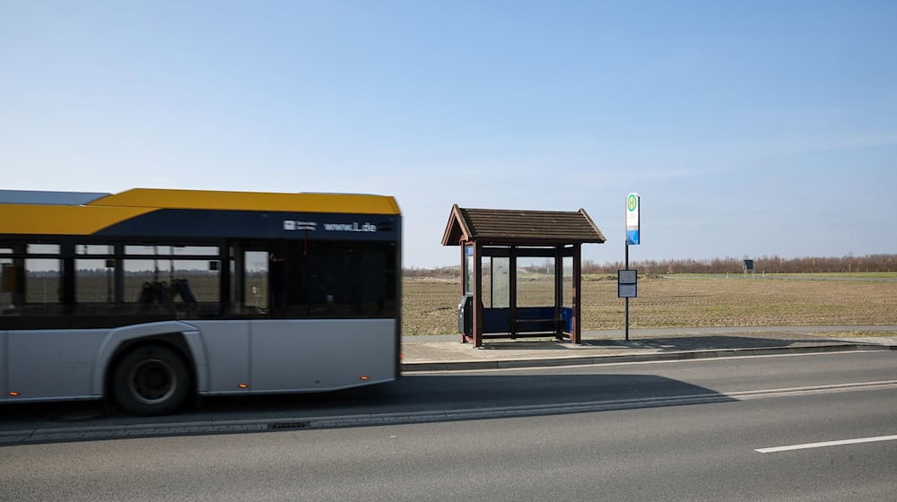 Nach der Einführung des Deutschlandtickets hoffen ÖPNV-Unternehmen auf eine Angebotsausweitung. (Archivbild) / Foto: Jan Woitas/dpa