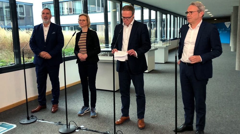 Nach der Einigung in der Friedensfrage gehen nun die inhaltlichen Koalitionsgespräche in Thüringen los. (Archivbild) / Foto: David Hutzler/dpa