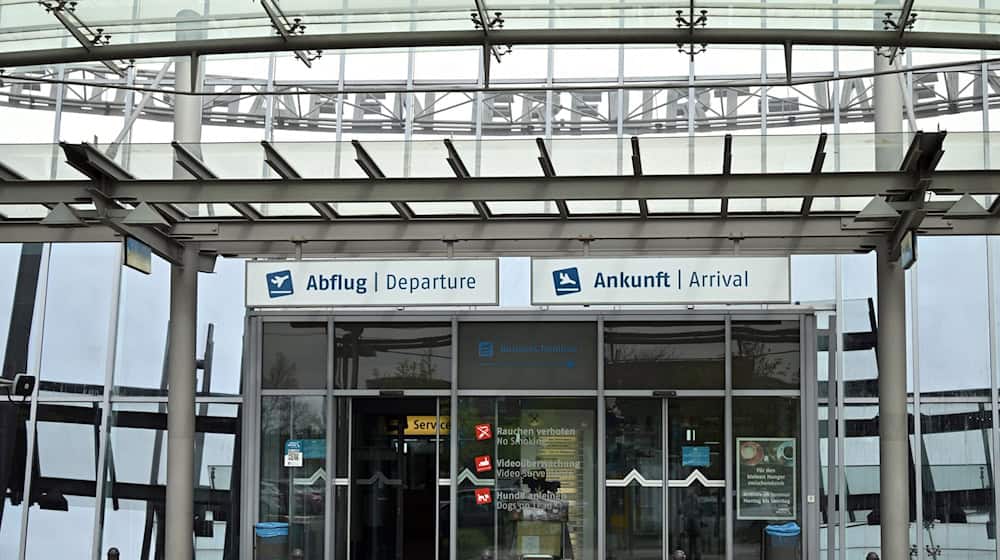 Der Flughafen Erfurt-Weimar bekommt jedes Jahr Millionenzuschüsse vom Land. (Archivbild) / Foto: Martin Schutt/dpa