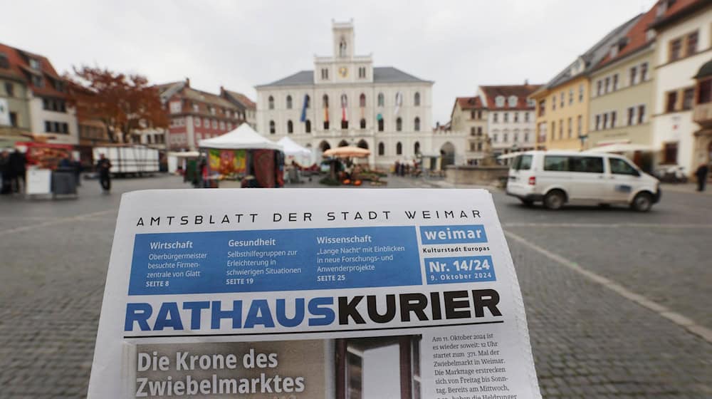 In Weimar ist die Auflage des gedruckten Amtsblattes innerhalb der vergangenen zehn Jahre auf derzeit knapp 40.000 Exemplare gestiegen. / Foto: Bodo Schackow/dpa