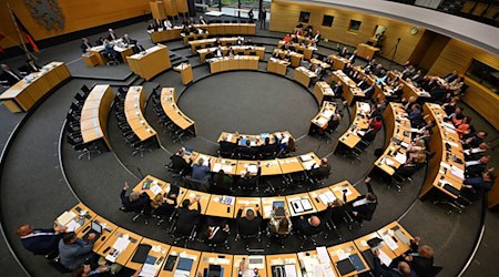 Im Thüringer Landtag geht es am Donnerstag ums Geld.  / Foto: Martin Schutt/dpa