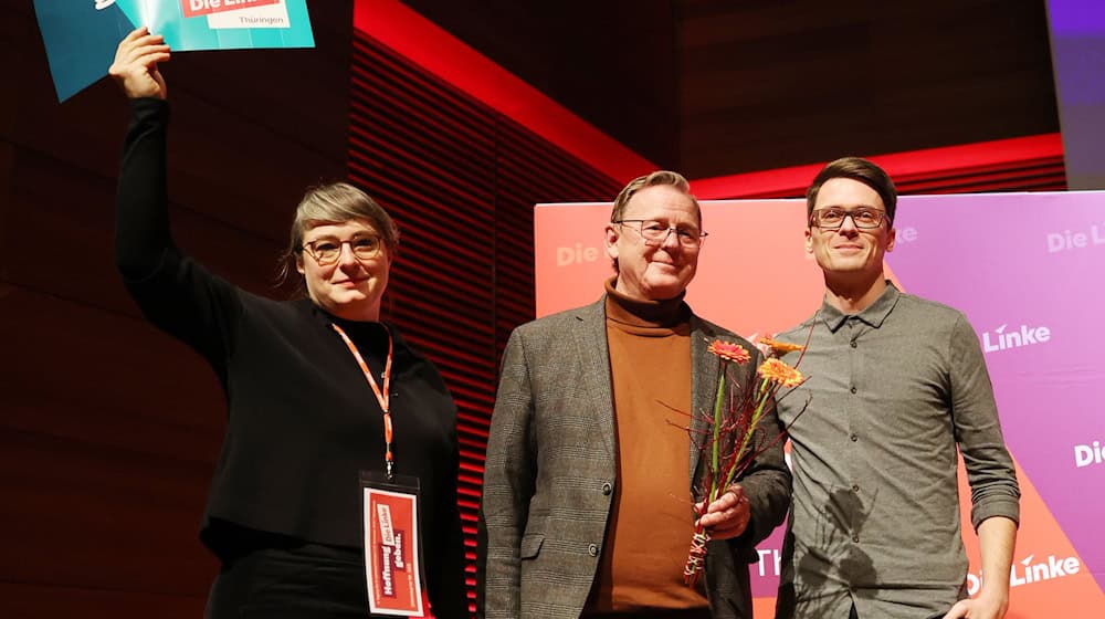 Ulrike Grosse-Röthig (l-r), Bodo Ramelow und Christian Schaft: Die Linke wartet auf ein Gesprächsangebot der Thüringer Koalitionäre. / Foto: Bodo Schackow/dpa