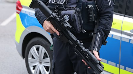 Die neuen Mitteldistanzwaffen haben eine höhere Durchschlagskraft als die alten Maschinenpistolen.  / Foto: Bodo Schackow/dpa