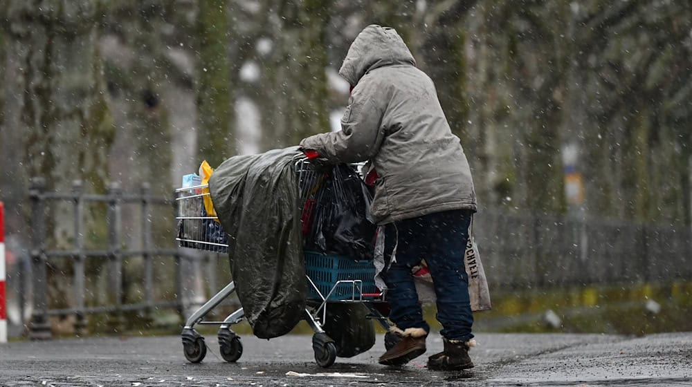 Die größeren Thüringer Kommunen sehen sich für die Versorgung von Obdachlosen in den Wintermonaten gut vorbereitet. (Symbolbild) / Foto: Arne Dedert/dpa