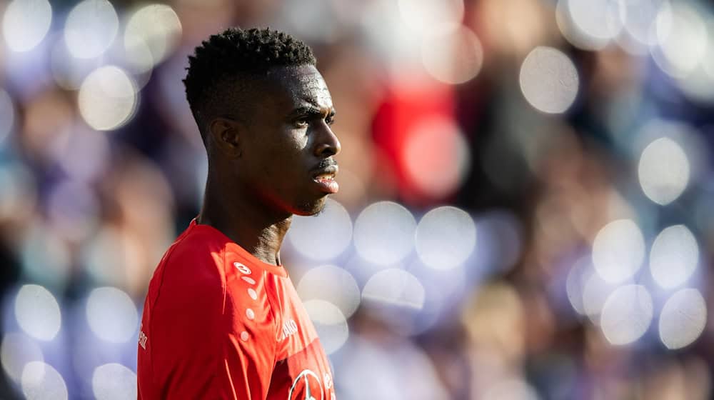 Maxime Awoudja spielt für Regionalligist Erfurt und wurde rassistisch beleidigt. / Foto: Robert Michael/dpa-Zentralbild/dpa