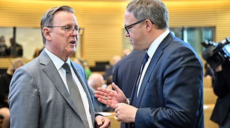 Bodo Ramelow (Linke) ist noch geschäftsführender Ministerpräsident in Thüringen. Mario Voigt (CDU) will ihn ablösen und eine Koalition mit BSW und SPD schmieden.  / Foto: Martin Schutt/dpa