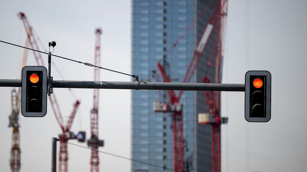 Thüringer Bauindustrie sieht keine kurzfristige Belebung im Wohnungsbau. (Archivbild)  / Foto: Soeren Stache/dpa