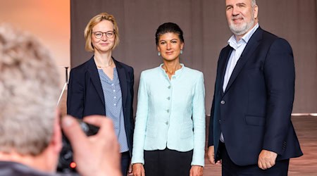 Sahra Wagenknecht (m) hat die Thüringer BSW-Spitze zuletzt hart kritisiert.  / Foto: Michael Reichel/dpa