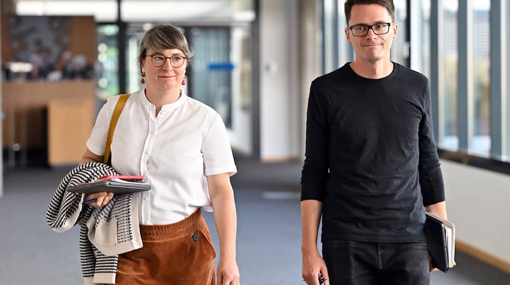 Die Thüringer Linke-Vorsitzenden Ulrike Grosse-Röthig und Christian Schaft würden sich über eine Kandidatur Bodo Ramelows für den Bundestag freuen. (Archivbild) / Foto: Martin Schutt/dpa