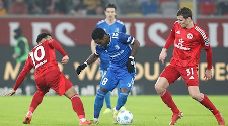 Magdeburg siegte in Düsseldorf mit 5:2. / Foto: Roland Weihrauch/dpa