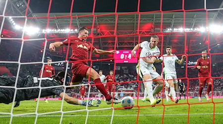 Bei der 1:5-Heimniederlage in der Meisterschaft erzielte Willi Orban (l.) gegen den VfL Wolfsburg den RB-Ehrentreffer. Im Pokal-Viertelfinale kommt es nun zum Wiedersehen. / Foto: Jan Woitas/dpa