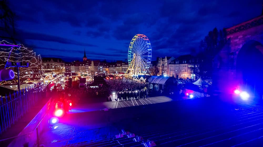 Nachdem er am Freitagabend infolge der Attacke in Magdeburg vorzeitig geschlossen wurde, öffnet nun der Erfurter Weihnachtsmarkt wieder.  / Foto: Jacob Schröter/dpa