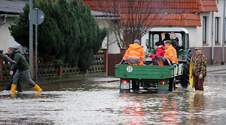 Ein Jahr nach dem Weihnachtshochwasser im nordthüringischen Windehausen ist die Erinnerung daran bei den Einwohnern noch frisch.  (Archivbild) / Foto: Stefan Rampfel/dpa