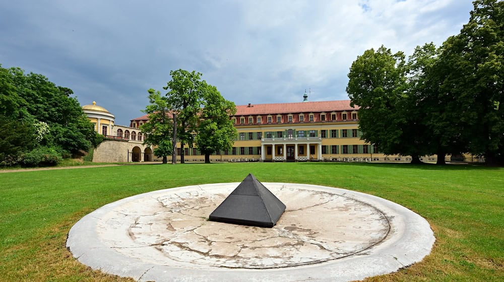 Für den 36 Hektar großen Schlosspark Sondershausen sucht die Stiftung Thüringer Schlösser und Gärten Fachleute zur Pflege des Gartendenkmals - und das laut Stiftung erstmals seit rund 100 Jahren wieder. (Archivbild) / Foto: Martin Schutt/dpa