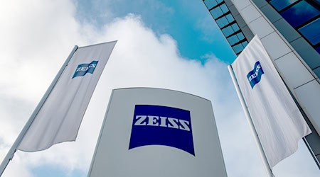 Der Technologiekonzern Zeiss rechnet mit einer Verlangsamung der Geschäfte. / Foto: Stefan Puchner/dpa