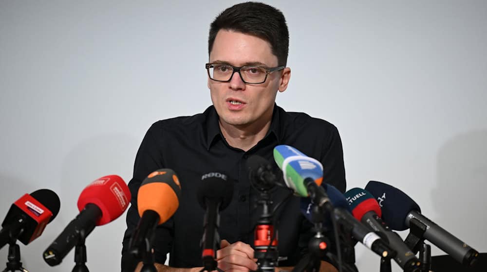 Thüringens Linke-Fraktionschef Christian Schaft signalisiert Offenheit für die Wahl von Mario Voigt (CDU) zum Ministerpräsidenten. Doch es gibt noch Gesprächsbedarf.  (Archivbild) / Foto: Martin Schutt/dpa