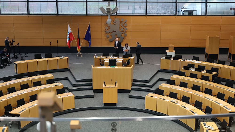 In Thüringens Landtag soll ein neuer Ministerpräsident gewählt werden. / Foto: Bodo Schackow/dpa