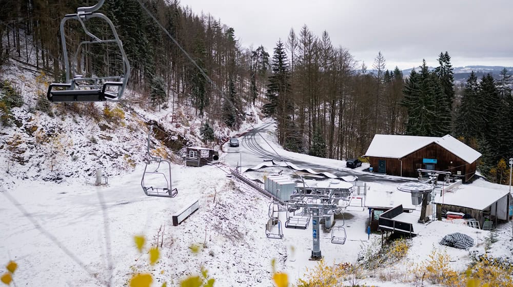 Vor allem in Süden Thüringens ist in den höheren Lagen bereits etwas Schnee zu finden. (Archivbild) / Foto: Jacob Schröter/dpa