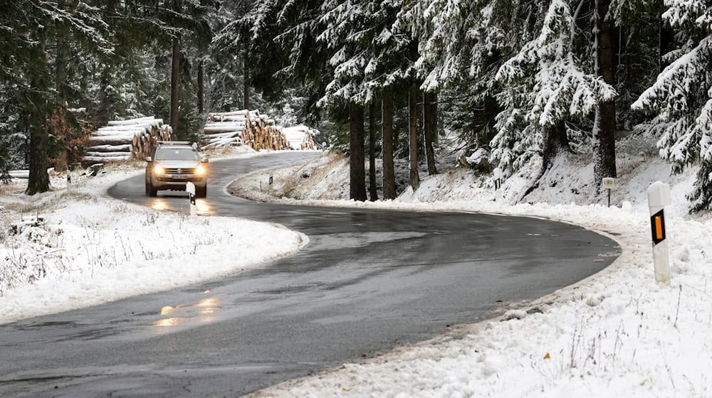 Schon im November hat es Thüringen, wie hier in Schmiedefeld am Rennsteig, geschneit. / Foto: Michael Reichel/dpa