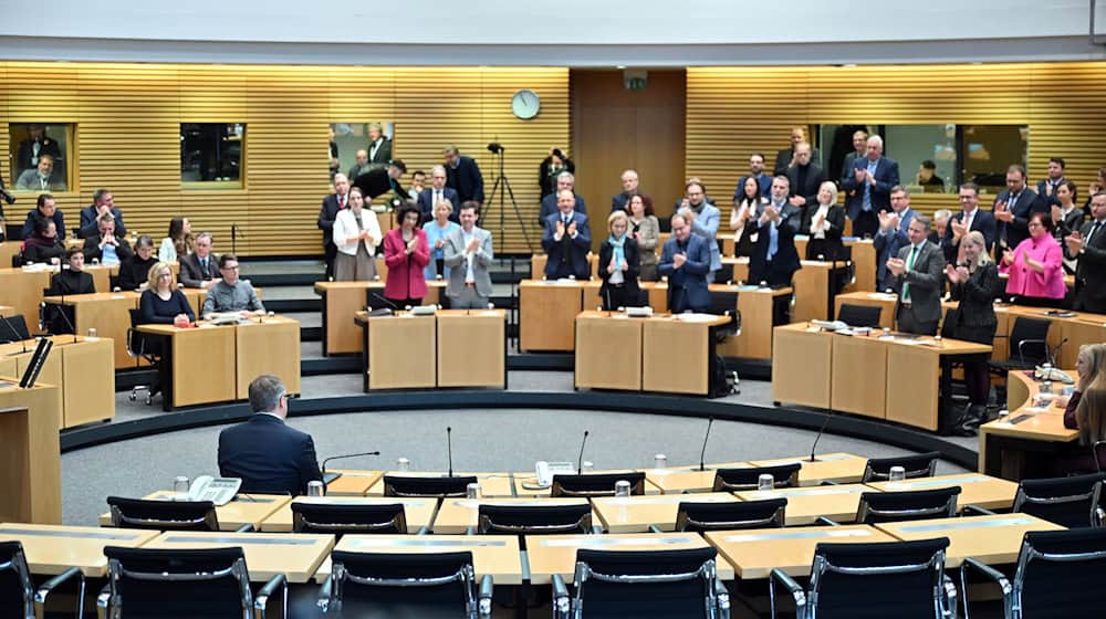 Der CDU-Politiker Voigt ist zum neuen Ministerpräsidenten gewählt worden und führt Deutschlands erste Brombeer-Koalition an. / Foto: Martin Schutt/dpa