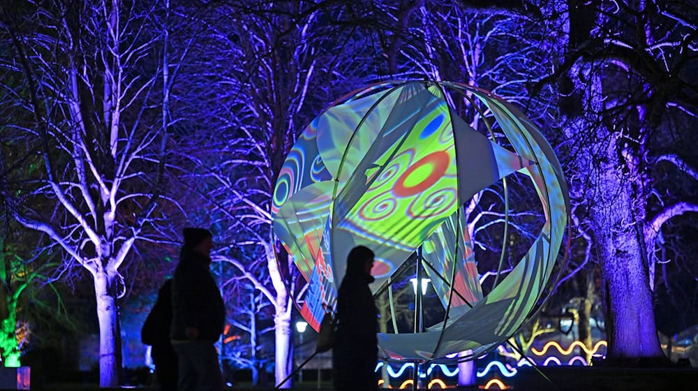 Der Egapark wird winterlich illuminiert. (Archivbild) / Foto: Martin Schutt/dpa