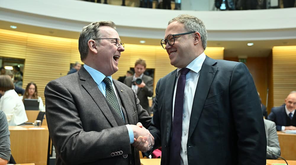 Amtsvorgänger und Amtsinhaber: Bodo Ramelow und Mario Voigt. / Foto: Martin Schutt/dpa