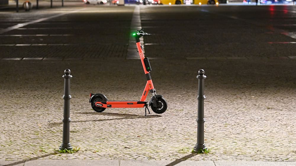 Die Polizei hat in Erfurt vier alkoholisierte E-Scooter--Fahrer gestoppt. (Archivbild) / Foto: Jens Kalaene/dpa-Zentralbild/ZB