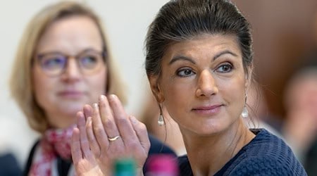 BSW-Gründerin Sahra Wagenknecht will die Wahl des Thüringer Ministerpräsidenten nicht von der AfD abhängig machen.  / Foto: Michael Reichel/dpa