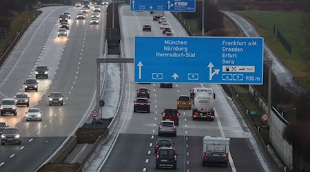 Der meiste Reiseverkehr zu Weihnachten ist bereits am Wochenende durchgefahren. / Foto: Bodo Schackow/dpa