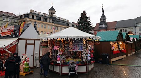 Eisenach schließt den Weihnachtsmarkt nach der Attacke in Magdeburg nicht. Auch der Sühler Chrisamelmart bleibt geöffnet. / Foto: Martin Schutt/dpa