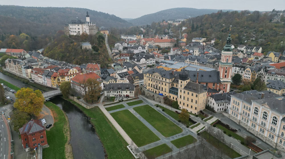 Vergleichsweise hohe Einkommen, niedrige Preise: Im Landkreis Greiz können sich die Menschen landesweit am meisten leisten. (Archivbild) / Foto: Bodo Schackow/dpa