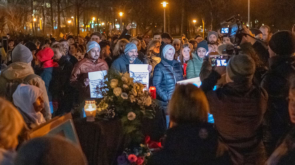 Das Bündnis «Aschaffenburg ist bunt» plant am Samstag eine weitere Gedenkveranstaltung.  / Foto: Daniel Vogl/dpa