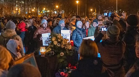 Das Bündnis «Aschaffenburg ist bunt» plant am Samstag eine weitere Gedenkveranstaltung.  / Foto: Daniel Vogl/dpa