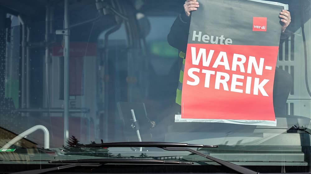 Im Streit um höhere Löhne und bessere Arbeitsbedingungen drohen Arbeitsniederlegungen. (Archivbild) / Foto: Jan Woitas/dpa