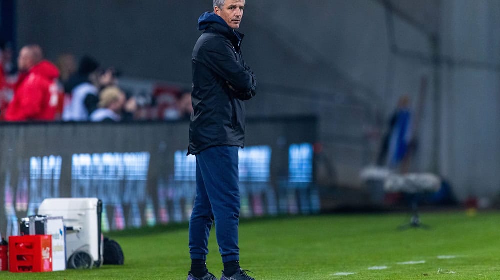 Das Heimdebüt für Jens Härtel als Trainer vom FC Erzgebirge Aue blieb sieglos. / Foto: Jens Büttner/dpa